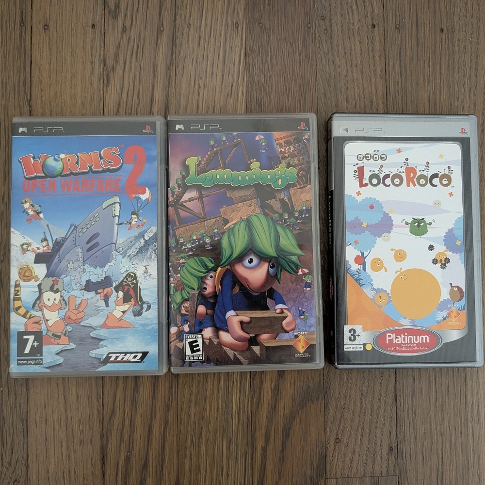 4 PSP Games - Worms, Lemmings, Loco Roco, Patapon